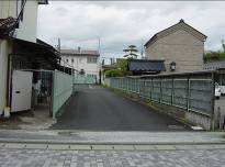 この奥です
